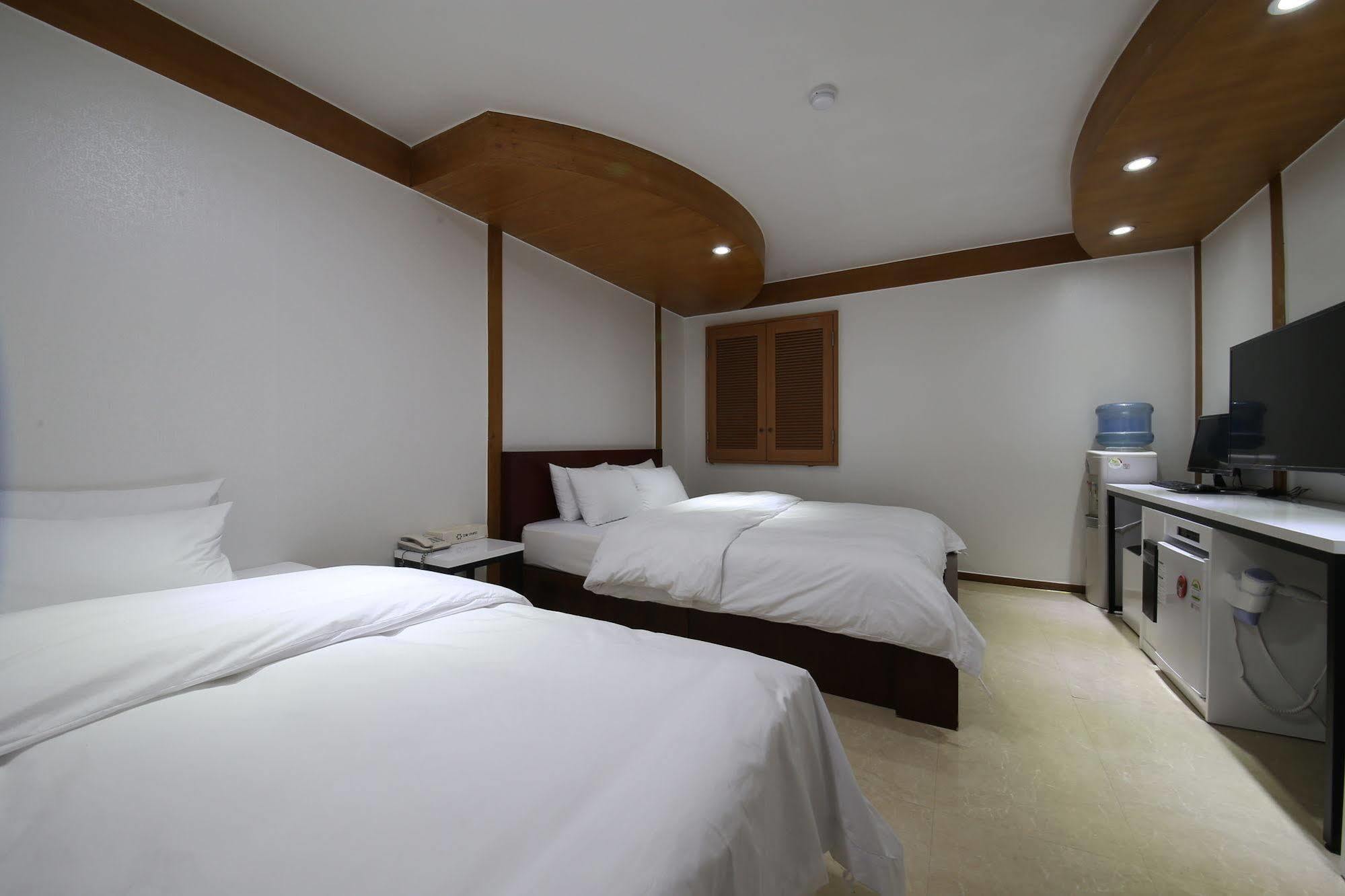 Abata Business Hotel Kōyō Extérieur photo